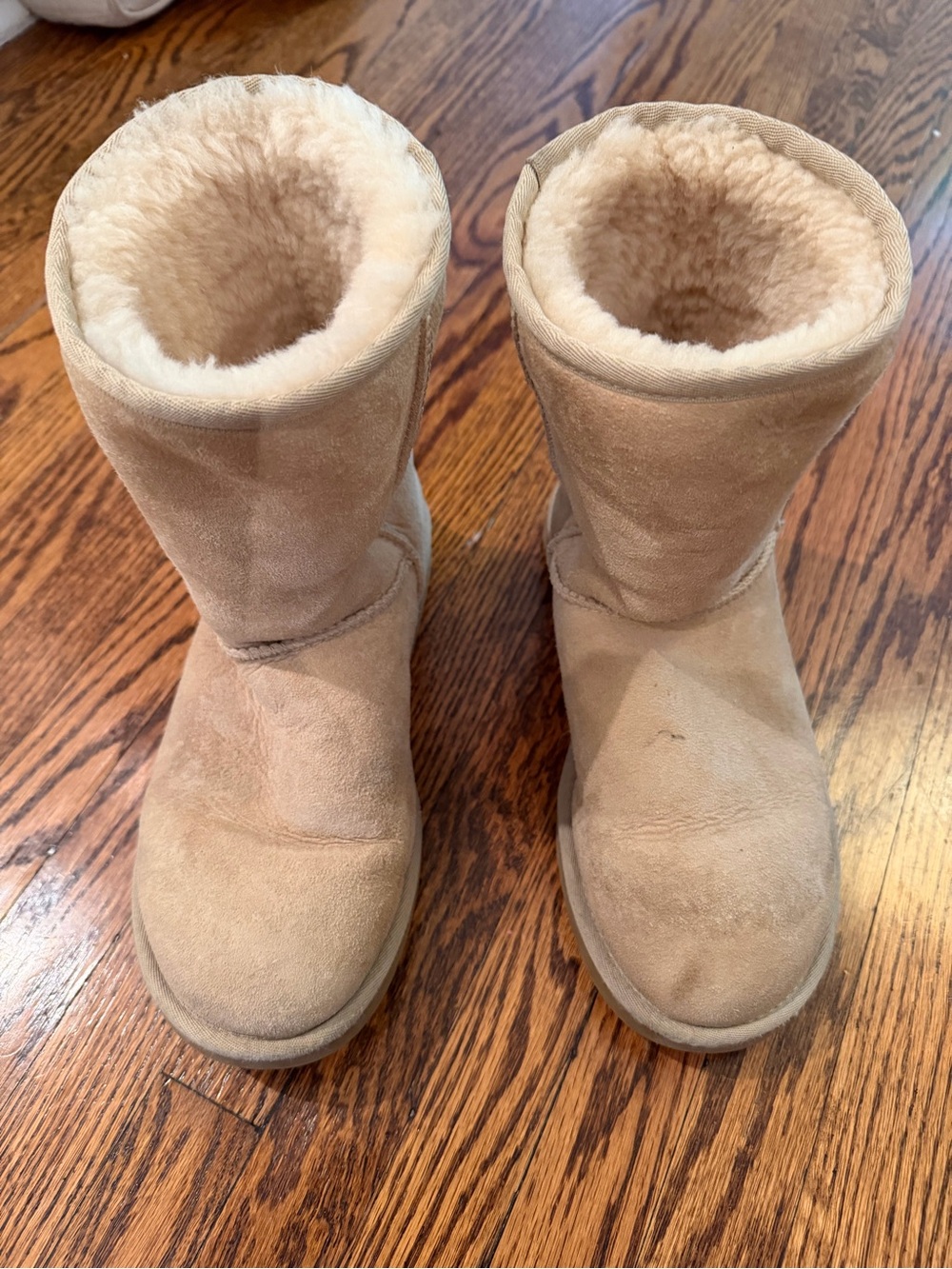 UGG Classic Short Shearling Boots - Beige